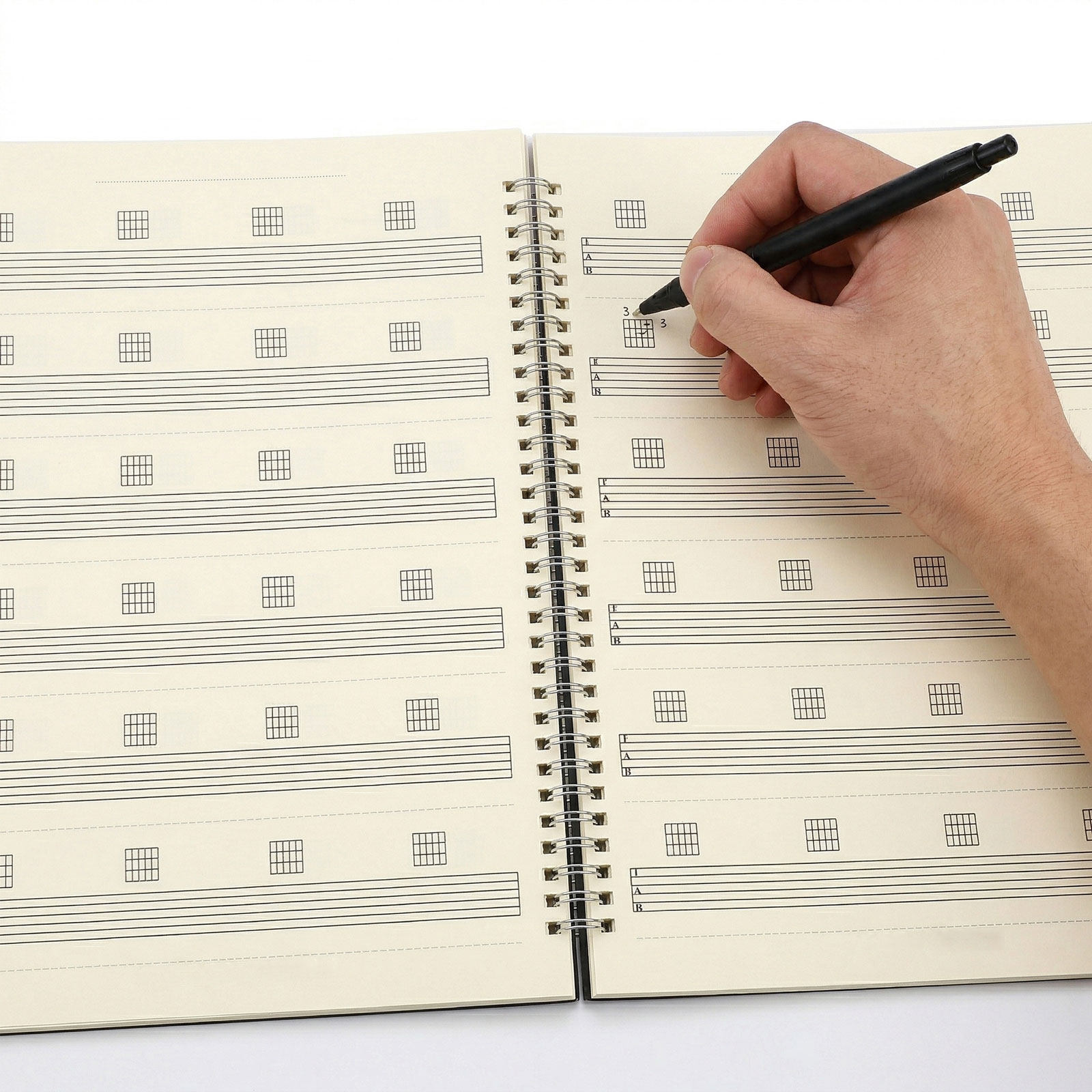 قطعتان من دفاتر ملاحظات موسيقي - مراجعة Blank Sheet Music Notebook وسعره